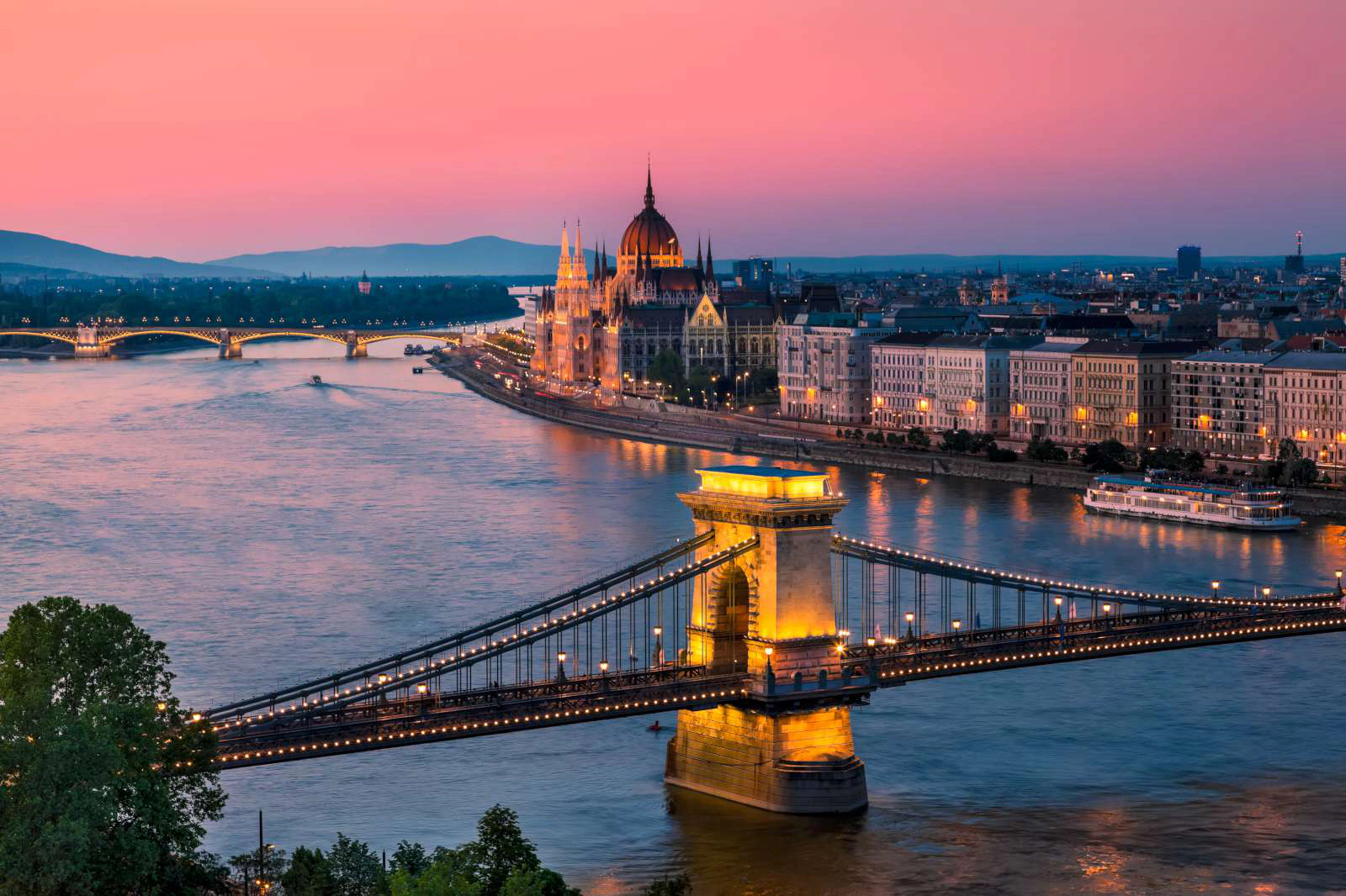 /images/budapest-1.jpg